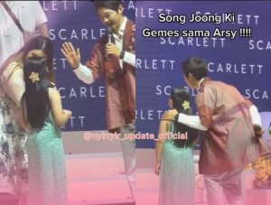Penonton Histeris! Aktor Song Joong Ki Gemes Ke Arsy, Saat Jumpa Fans di Jakarta