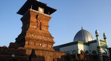 Wisata Religi Masjid Menara Kudus